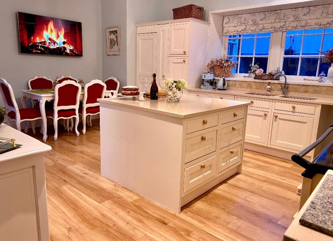 Private Room & Bathroom In Manor House Maybole Εξωτερικό φωτογραφία